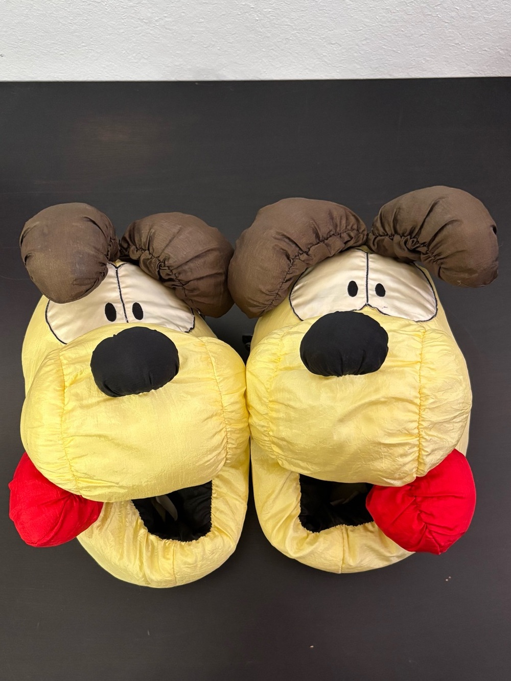 Vintage Garfield’s Odie Plush Slippers with Red Tongue in Size Large (9-10)